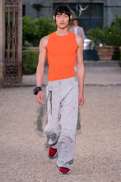 Look 12
